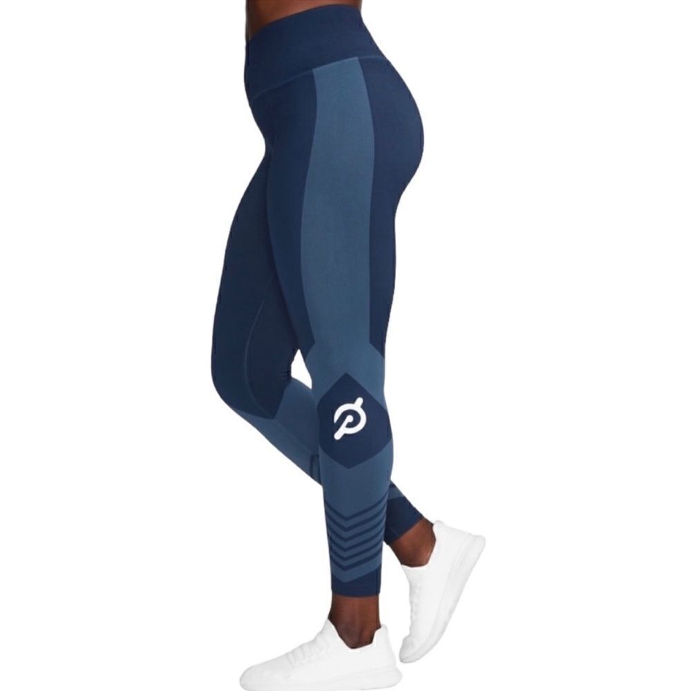 EXCELLENT LIKE NEW CONDITION WOMEN’S PELOTON SEAMLESS LOGO LEGGINGS SIZE SMALL